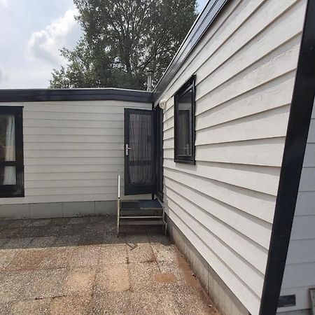 Comfortabel En Gezellig Familie Chalet Tot 6 Personen Op De Veluwe Bungalowpark De Kern Putten Extérieur photo