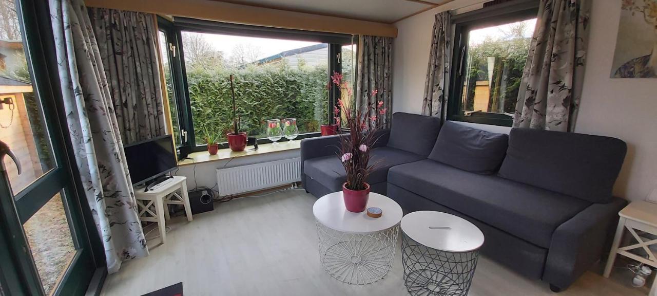 Comfortabel En Gezellig Familie Chalet Tot 6 Personen Op De Veluwe Bungalowpark De Kern Putten Extérieur photo
