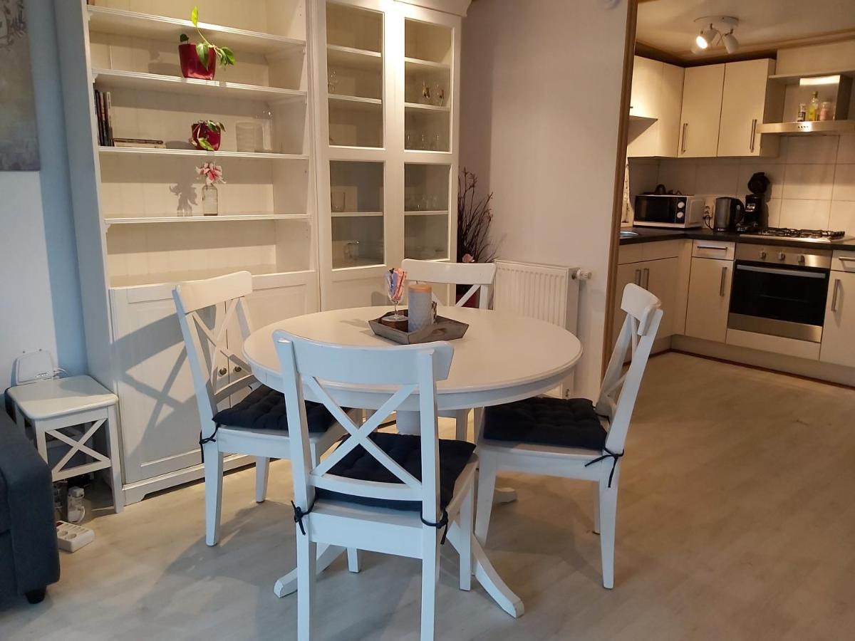 Comfortabel En Gezellig Familie Chalet Tot 6 Personen Op De Veluwe Bungalowpark De Kern Putten Extérieur photo