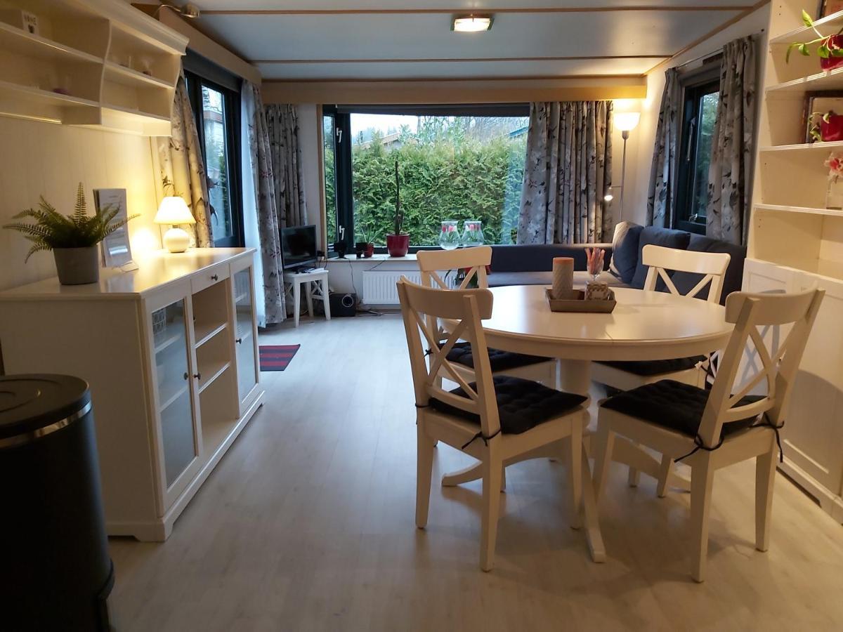 Comfortabel En Gezellig Familie Chalet Tot 6 Personen Op De Veluwe Bungalowpark De Kern Putten Extérieur photo